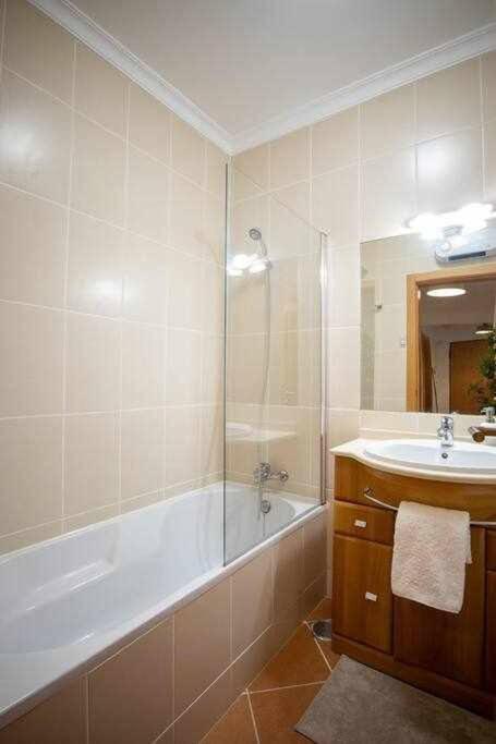 Modern 3Br Apt W/ Lg Terrace, Bbq, Ac & Parking Tavira Zewnętrze zdjęcie